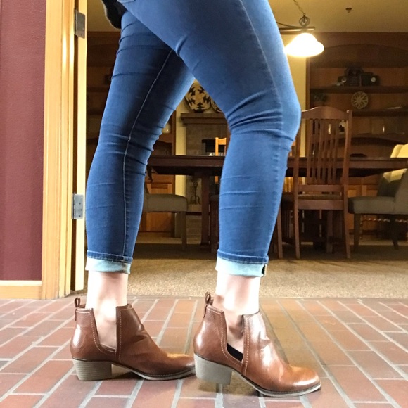 Olivia Miller cut out ankle boots - Picture 7 of 8